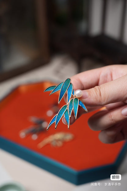 Peacock Feather Tian-Tsui Bamboo Leaf Brooch