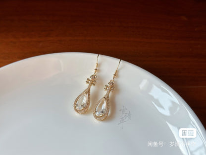 Collection of natural stone earrings, Tian-Tsui earrings and earrings